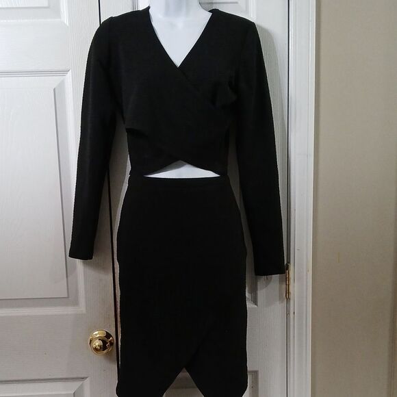 Snap black 2 pc skirt set Long sleeve top and pull on skirt  Sz M/L  NWOT - Picture 1 of 10